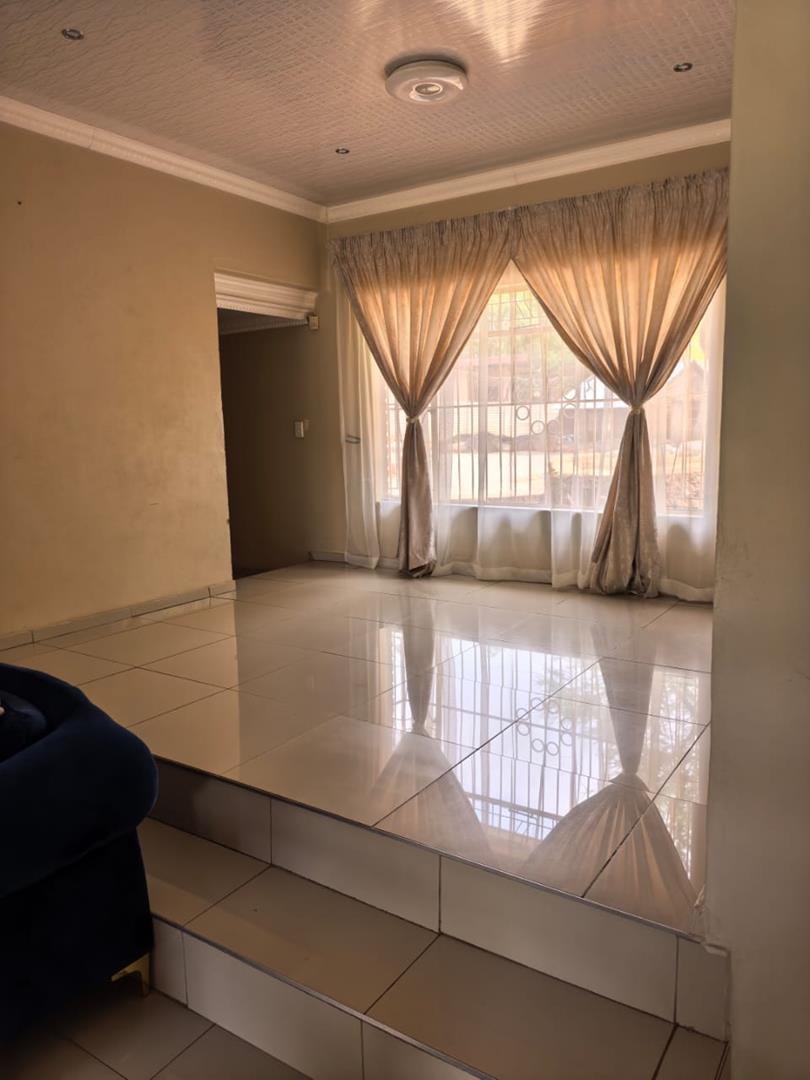 To Let 5 Bedroom Property for Rent in Elandsrand North West